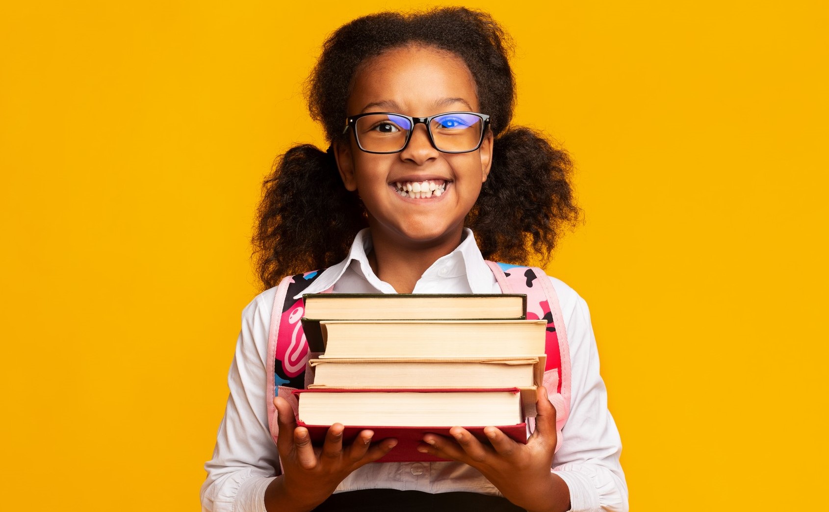 girl-with-books girl-with-books